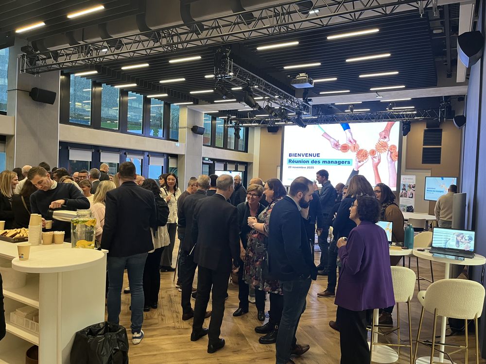 Pause-café avant plénière dans la salle ShaKe Event